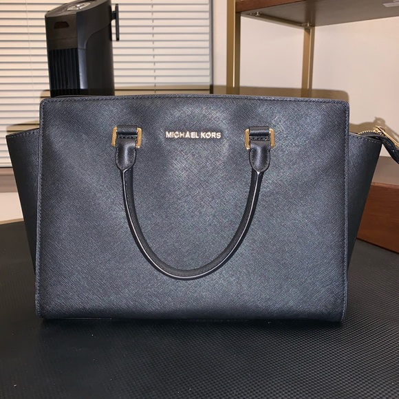 Michael Kors Handbags - Michael Kors black handbag